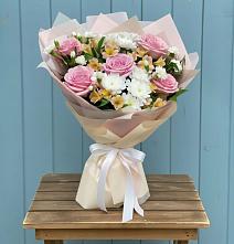 Букет цветов из:  Гвоздики, Орхидеи и Розы в Нижнем Ломове
