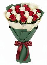Букет Микс из красных и белых роз в Нижнем Ломове