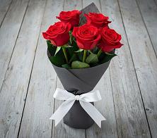 Букет 5 Красных роз Эдлесс Лав в Нижнем Ломове