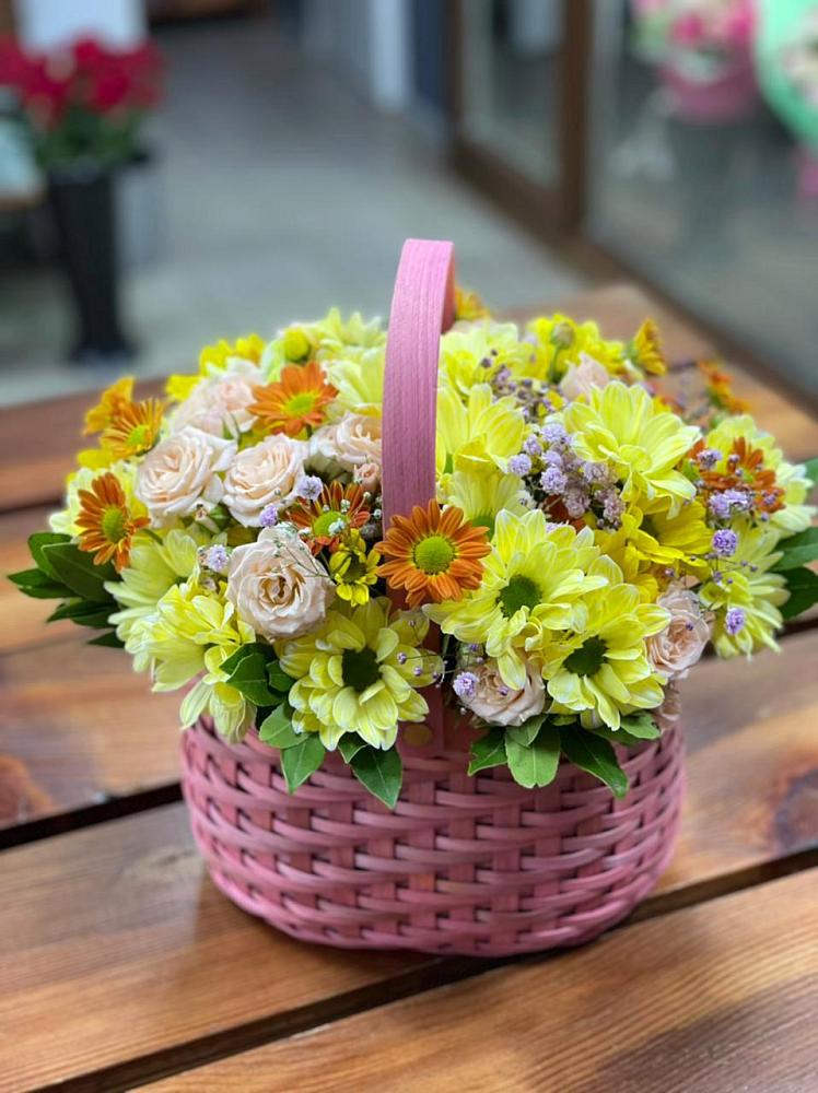 Цветочная композиция из Хризантемы и Розы в корзине в Нижнем Ломове