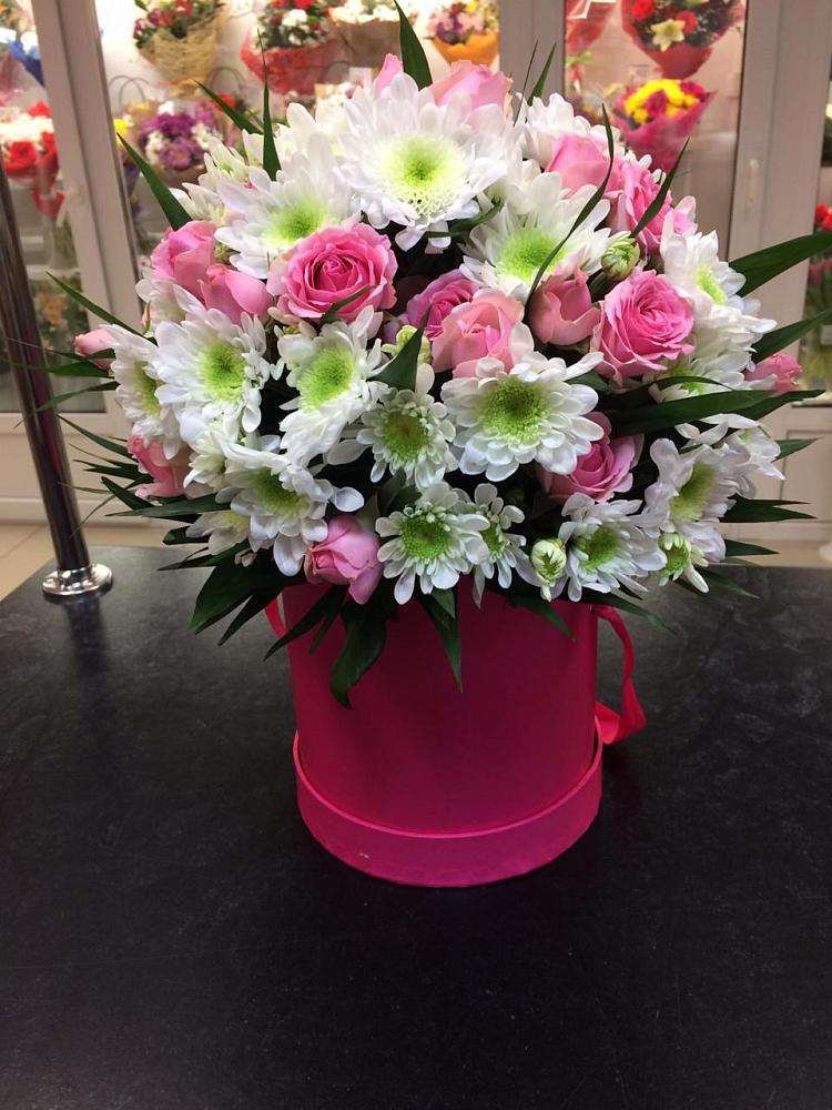 Цветочная композиция из Розы и Хризантемы в шляпной коробке в Нижнем Ломове