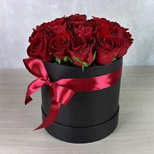 Цветочная композиция из Розы в шляпной коробке в Нижнем Ломове