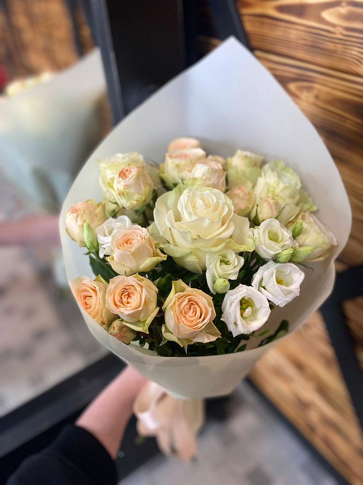 Букет цветов из: Розы и Лизиантусы в Нижнем Ломове